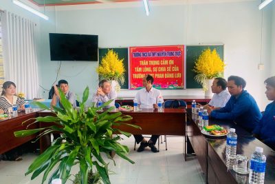 Chung tay chia sẽ khó khăn với học sinh vùng lũ phía Đông tỉnh Đắk Lắk